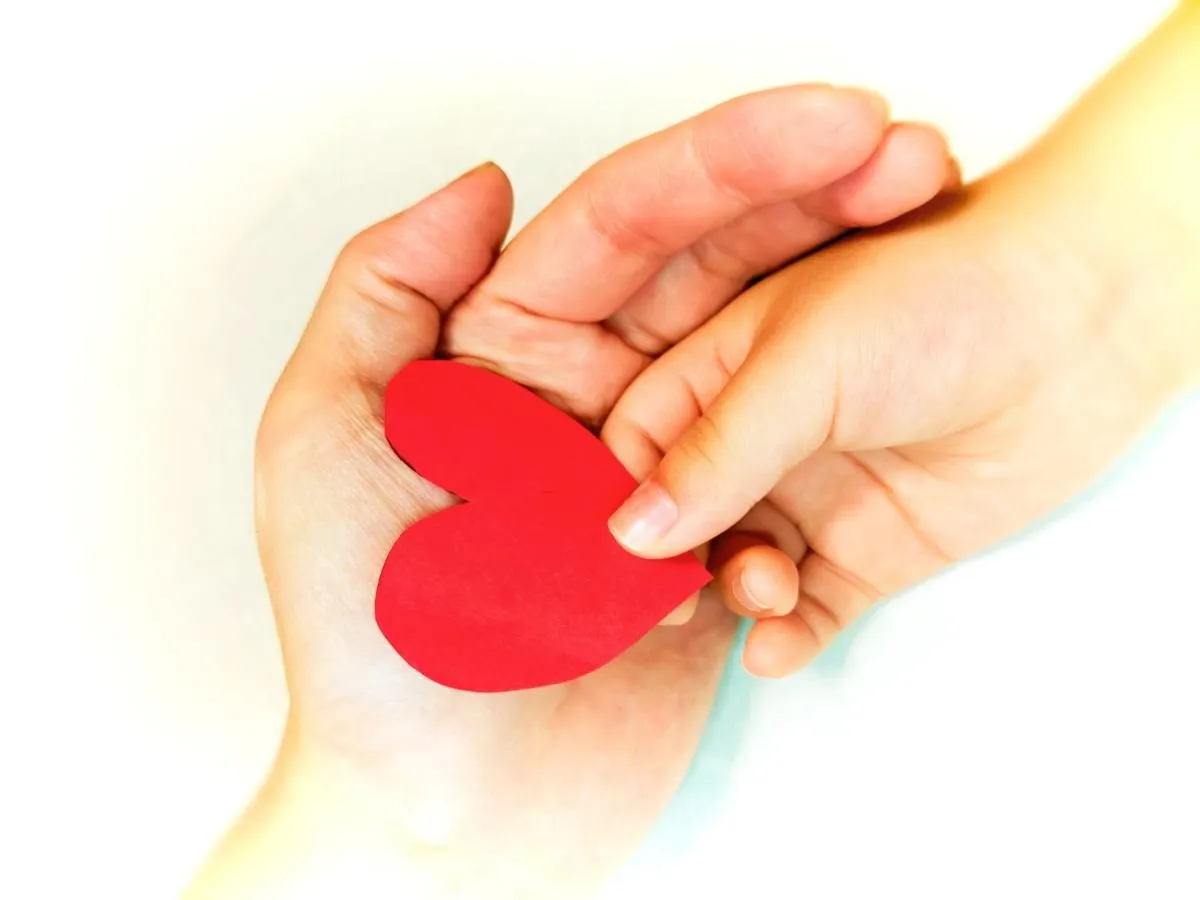 育児の悩みの相談は誰にすべき？子育て家庭向け最新LINE窓口と支援一覧